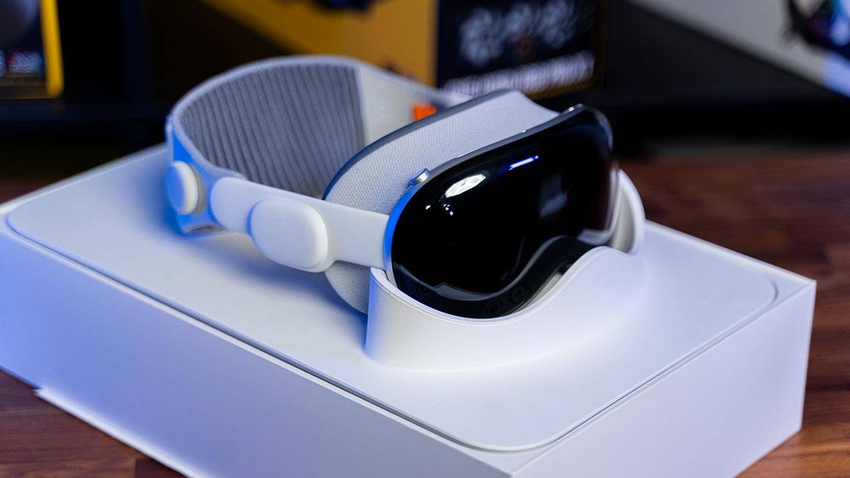 Apple Vision Pro headset with packaging, image by PCWer
